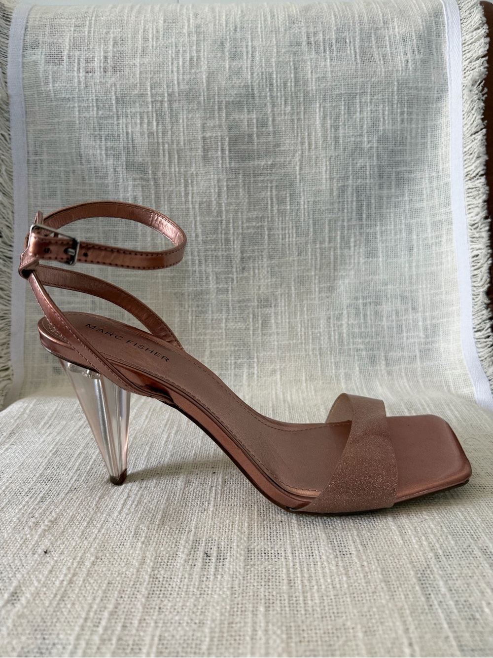 Marc Fisher Rose Gold Metallic Ankle Strap Heels Size 10M Clear Lucite Heel